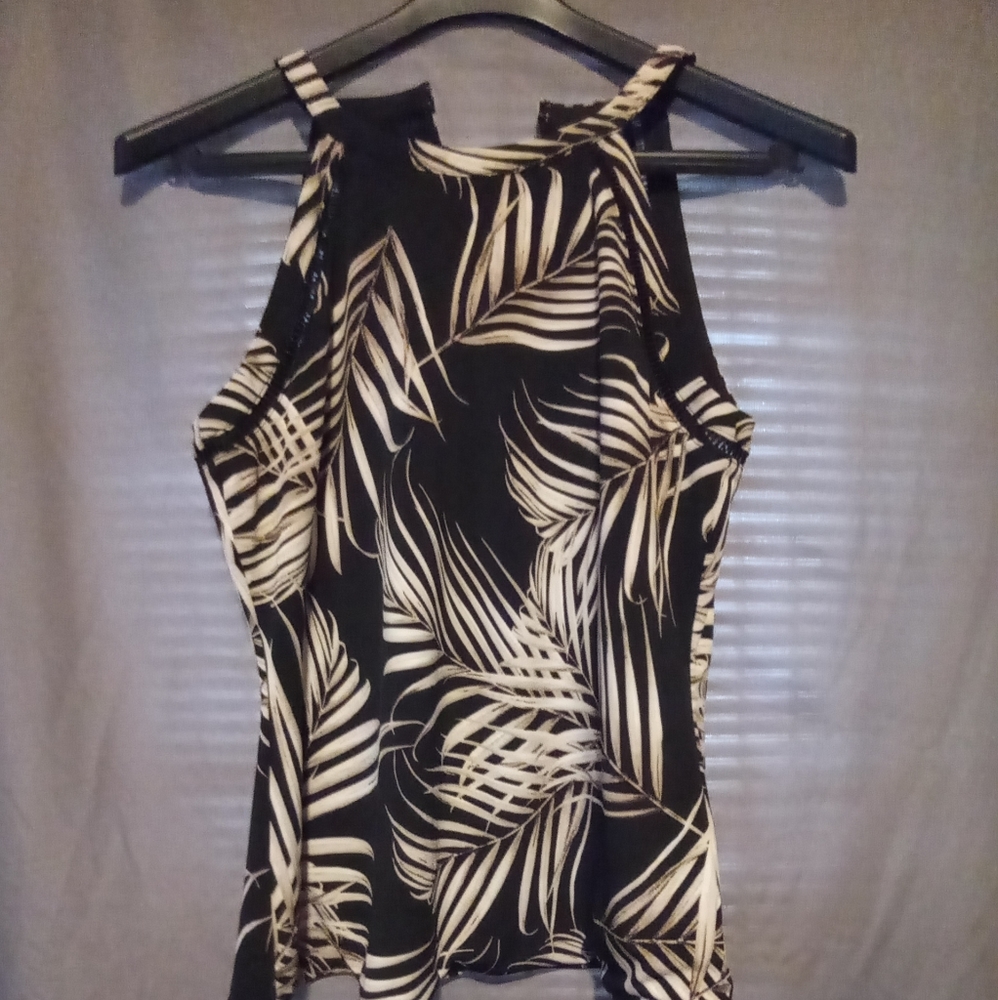 Sleeveless floral print blouse